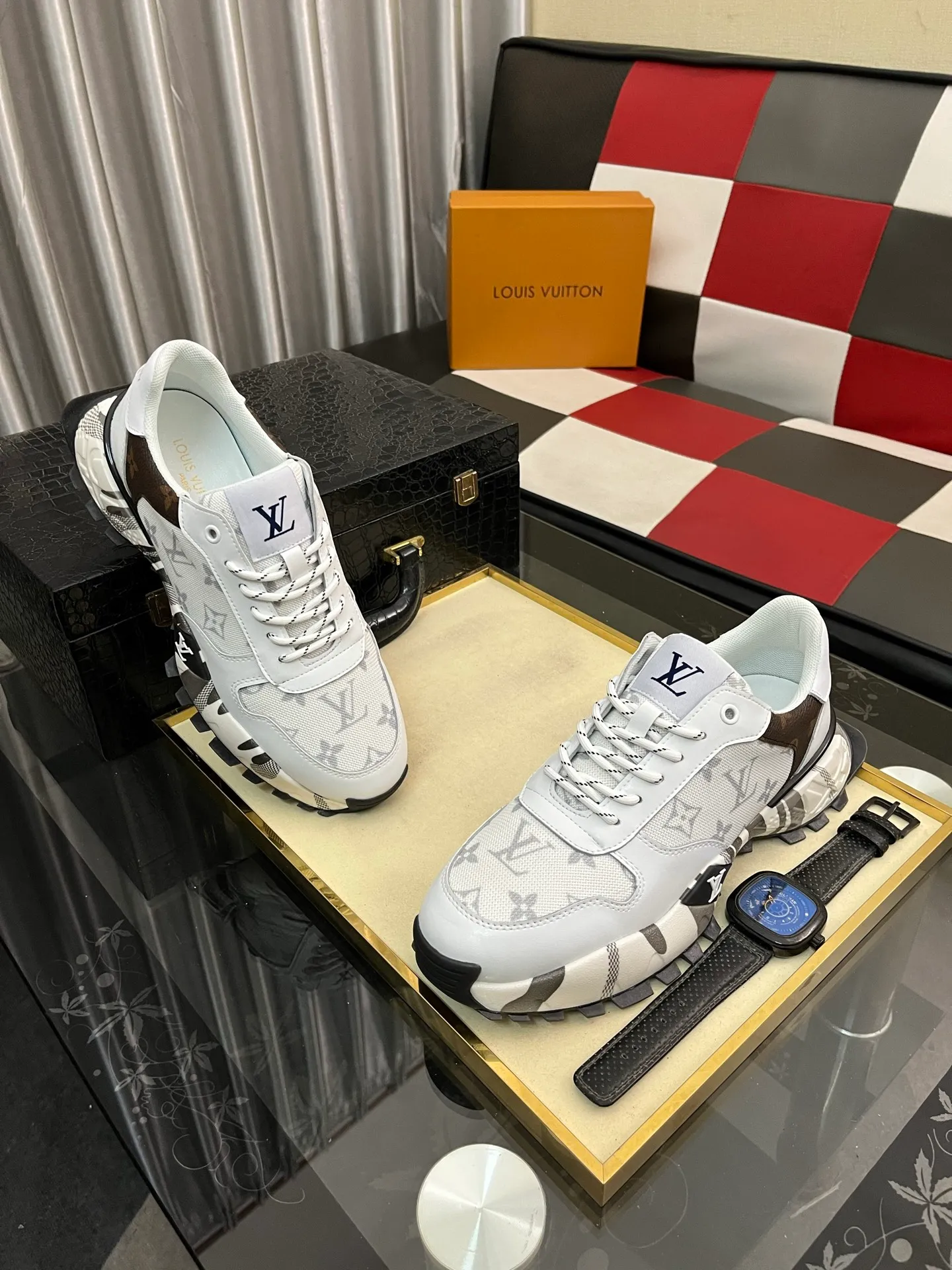 Men's shoes 💰458⌚️⌚️《Louis vuitton/LV Louis Vuitton》original quality.~ Unique modern style sneakers. 🏃A must-have casual shoe for trendy men😍😍 Original brand imported from Italy, imported original leather, cowhide lining (refuses to discolor and grind feet) Sole: Original sole provided by the original factory, French lazy style design ⚠️Fit to the feet Original quality code number: 38-442️⃣Colors available
